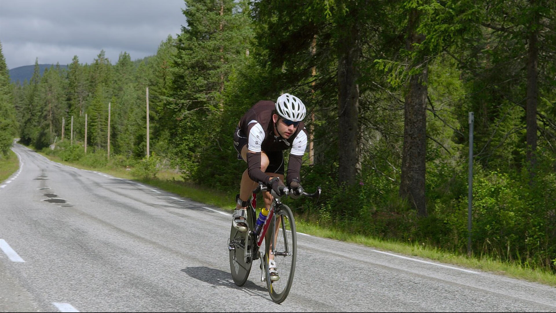“豪车狂飙：性能对决中的速度王者”，狂野飙车最贵的车