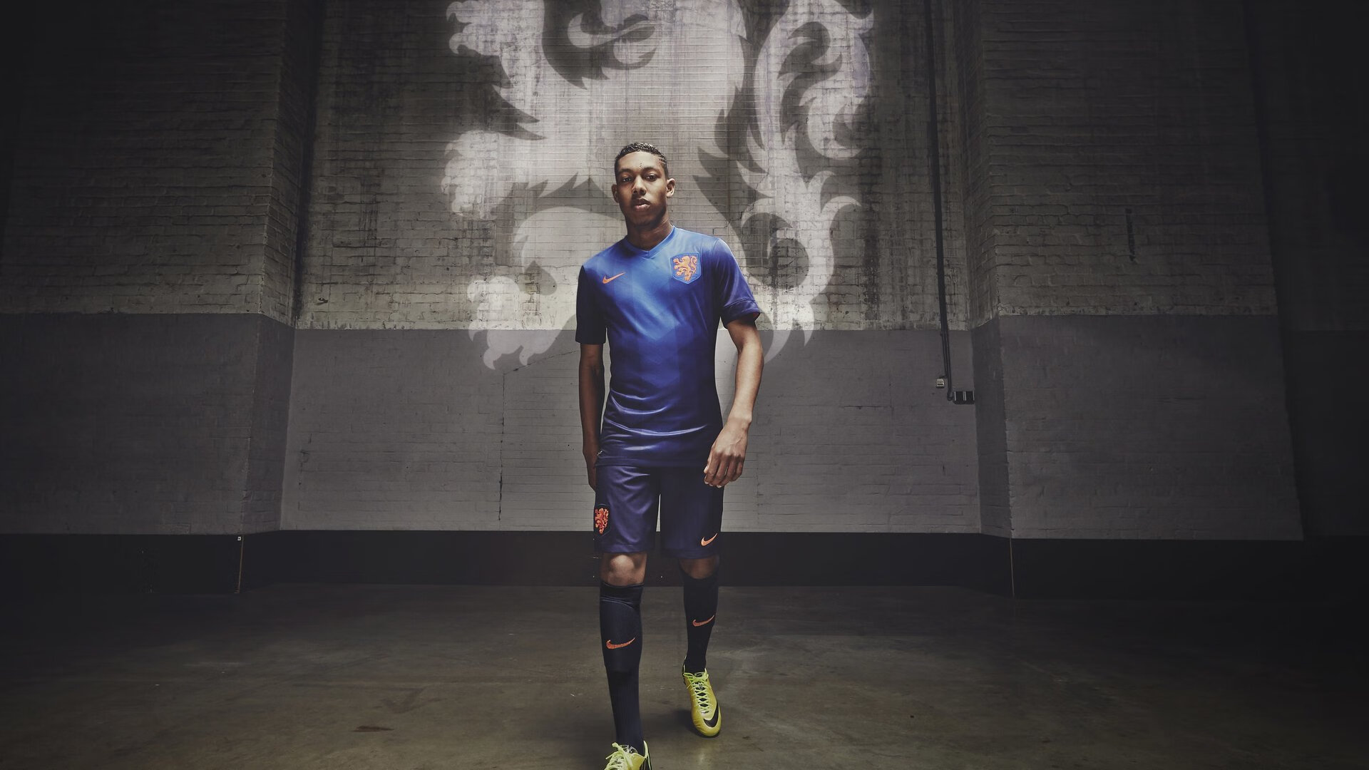 皇马主场2-0战胜西班牙人，继续领跑西甲积分榜，西甲-皇马2-0马竞